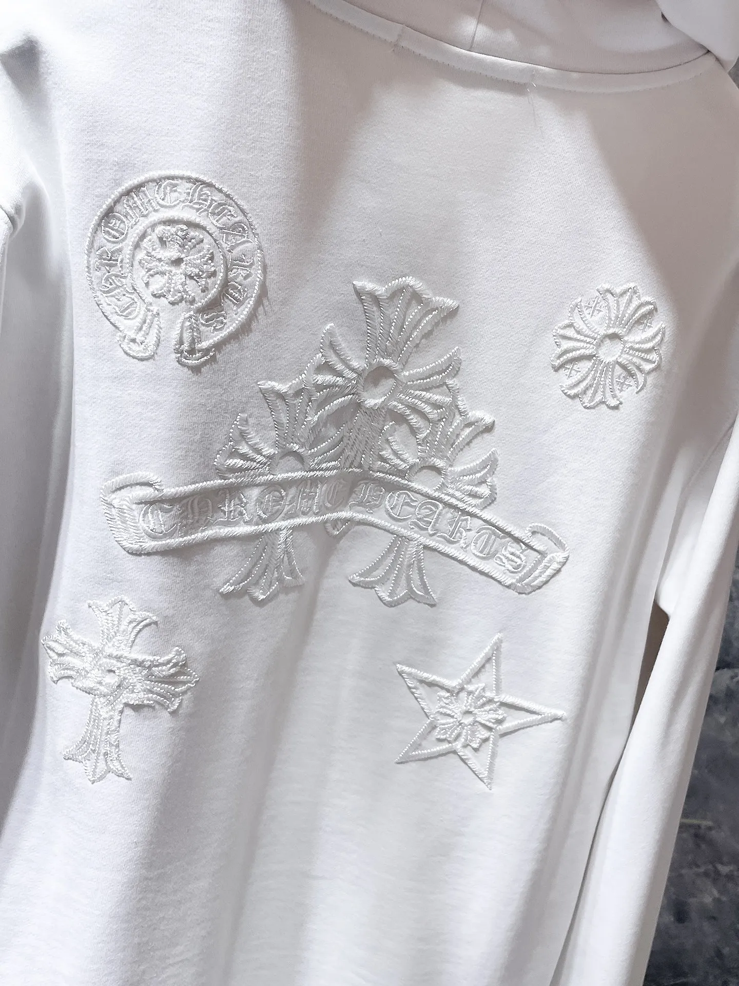 P260 Chrome Hearts Autumn and Winter 2025 Counter Synchronization Chrome Cross Roller Embroidery Hooded Sweatshirt Vacuum Embroidery Method! Heavy embroidery! ! ! Tens of thousands of needles! ! Improved customized version of 1:1 high-gram weight high-quality fabric Recommended color: white black code number: S, M, L, XL
